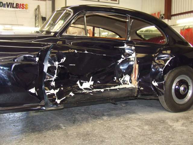 Image of a Bentley with crash damage