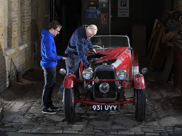 Image of Ian Jenner talking to Jack Phillips from Classic & Sports Car Magazine.  Image courtesy of Classic & Sports Car magazine.